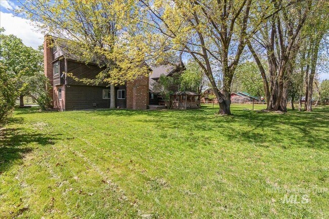 Building Photo - 2304 N Montana