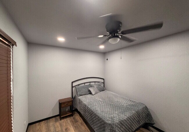 Building Photo - 4 bed 4 bath close to South plains college!