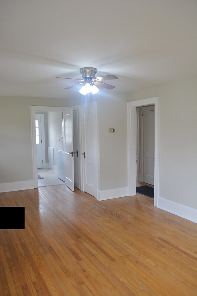 Building Photo - 2 Bedroom/1 Bathroom Brick Home, Lillingto...