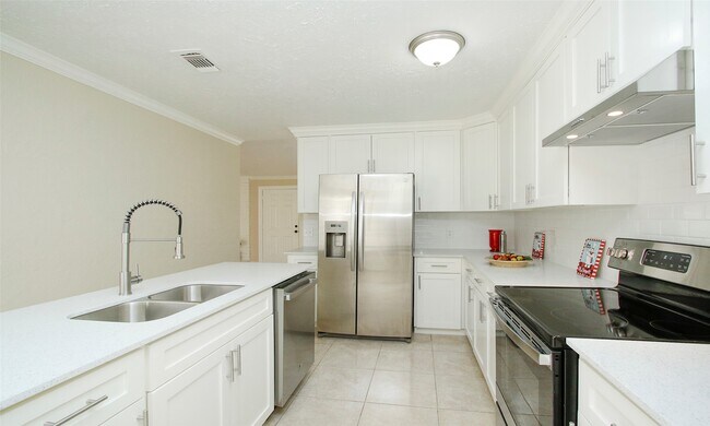 Building Photo - 6940 Foxmont Ln