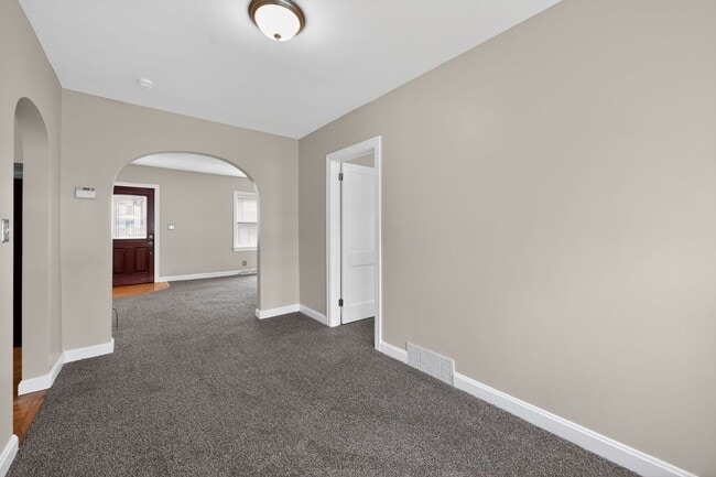 Building Photo - Updated Charming 2BR House in Plain Twp/Canton