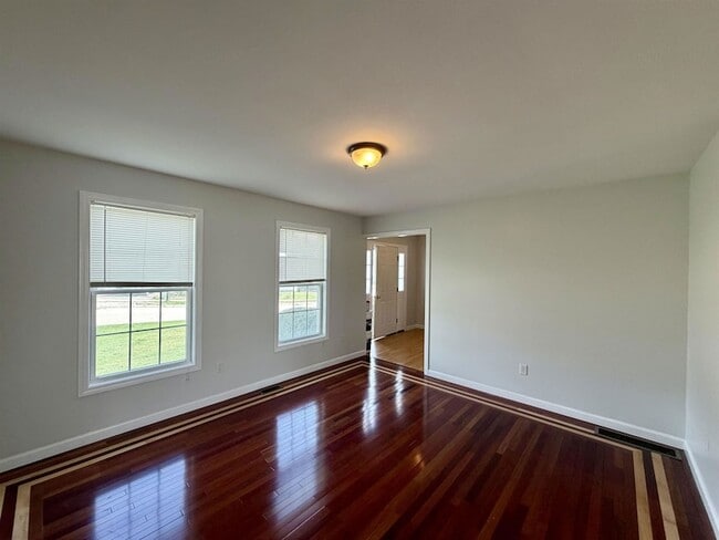 Building Photo - 8 Normandy Way