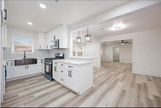 Building Photo - 7425 Rhobell St