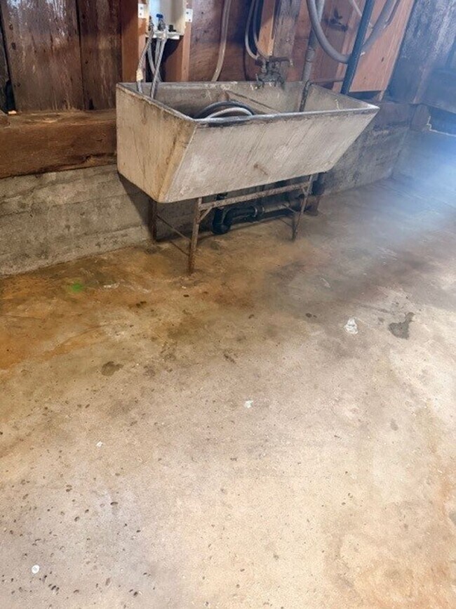 Building Photo - 3356/3372/3376 Franklin Ave.