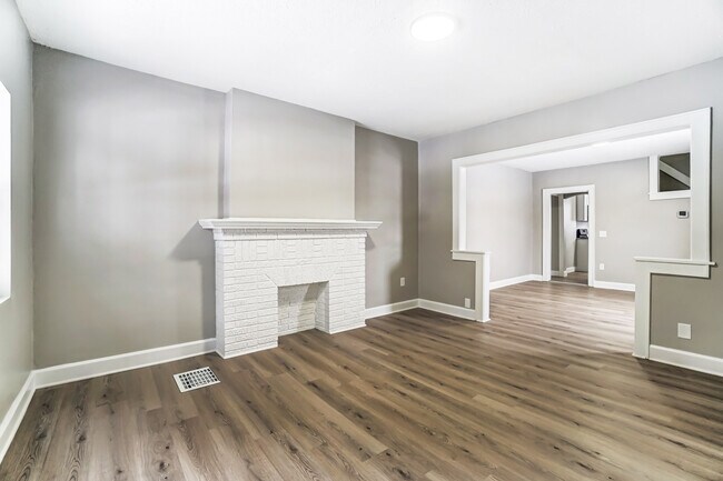 Building Photo - 1081 S Champion Ave