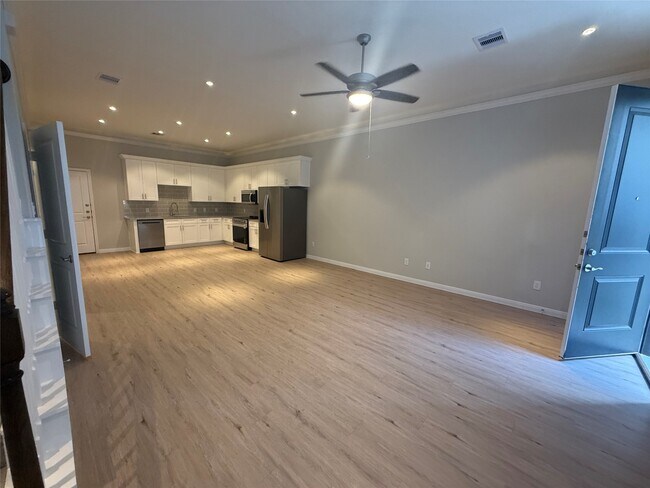 Building Photo - 12400 Greens Rd