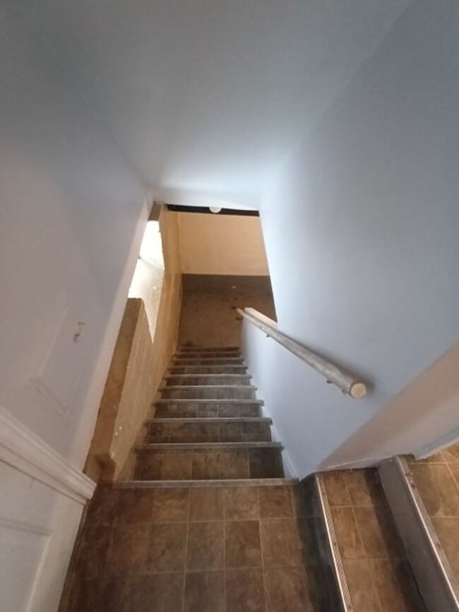 Building Photo - 3 bedroom/1.5 bath now available! $1300/mo!