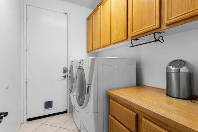 Building Photo - 74629 Lavender Way