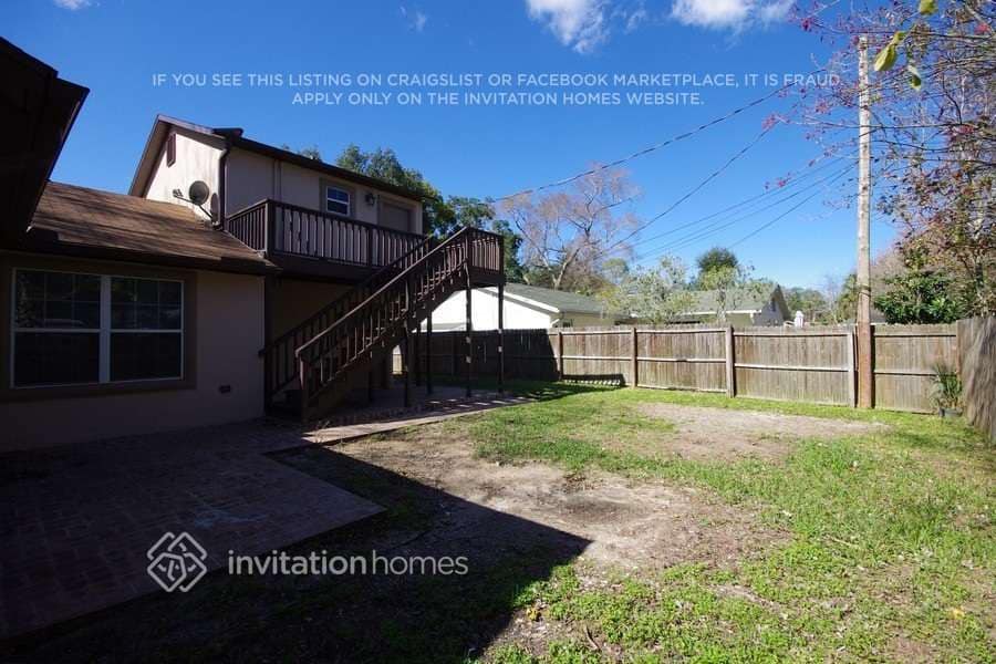 Building Photo - 1725 Pine Tree Dr
