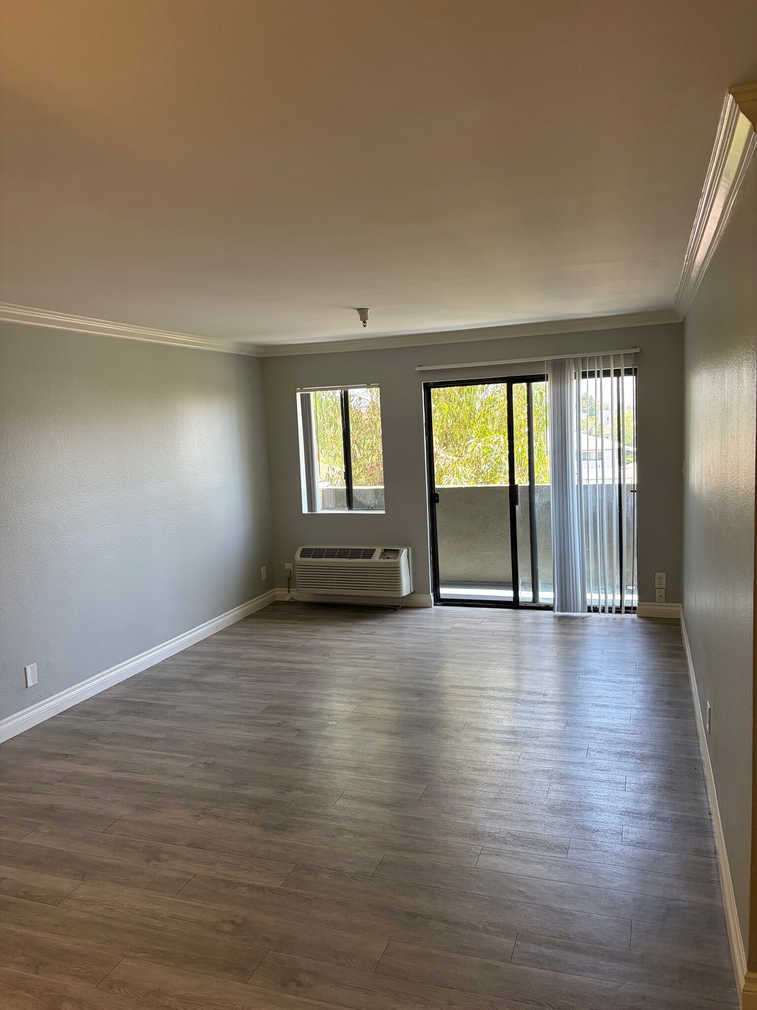 Building Photo - 5811 Tujunga Ave