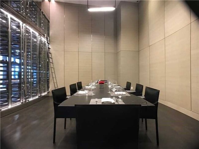 Building Photo - 18555 Collins Ave