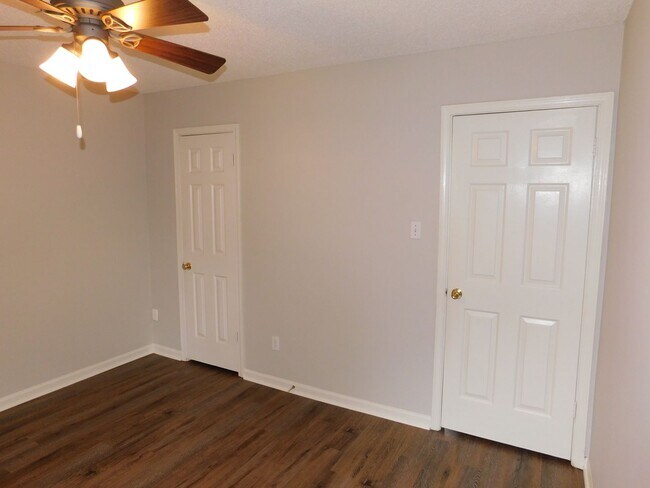 Building Photo - 6630 Gatewood Cir