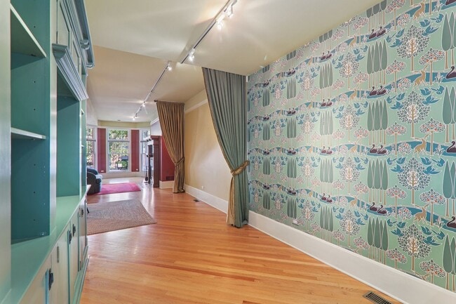 Building Photo - 1027 W Newport Ave