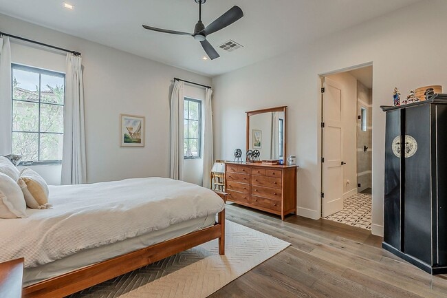 Building Photo - Luxury Home ready for January Move-in