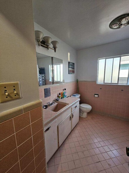 Building Photo - 4605 Seminole Dr