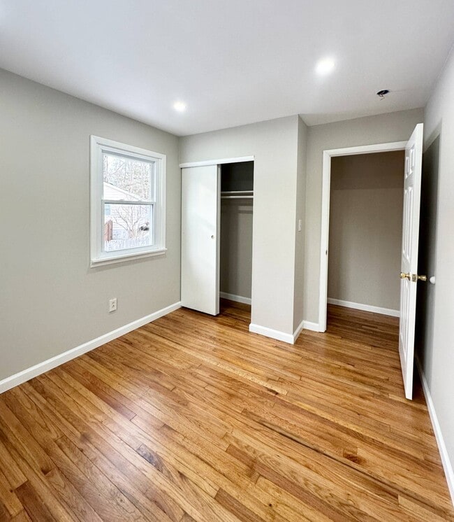 Building Photo - 76 Trottingham Ct