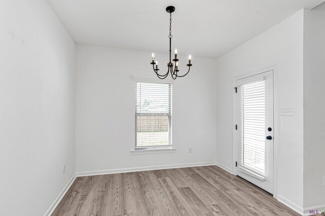 Building Photo - 28307 Moreau Dr