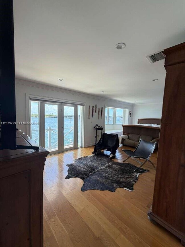 Building Photo - 8031 NE Bayshore Ct
