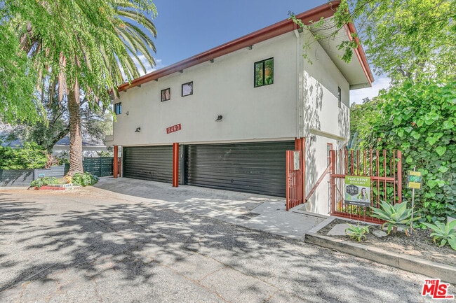 Building Photo - 2462 N Gower St