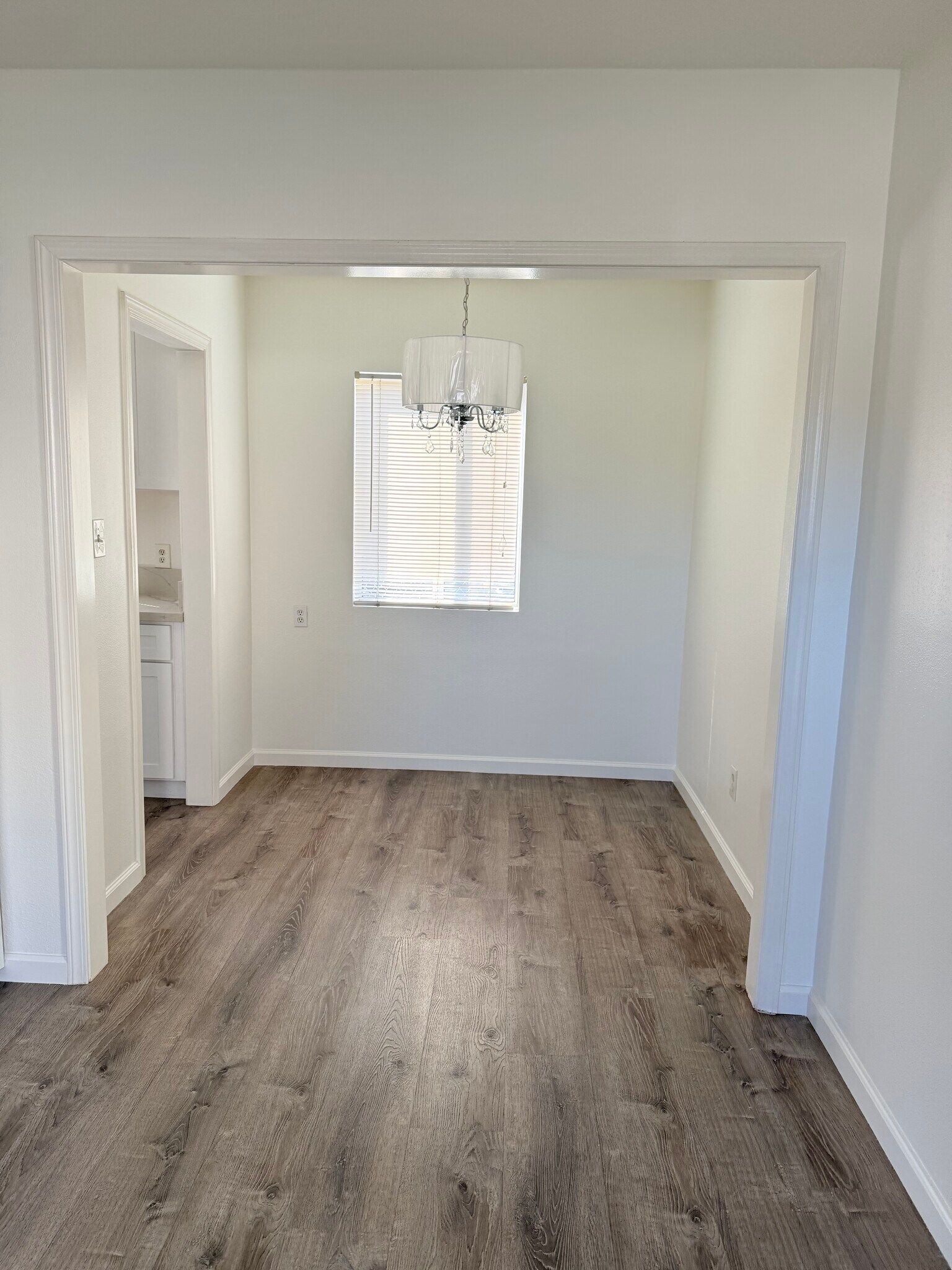 Building Photo - 43 W 52nd St