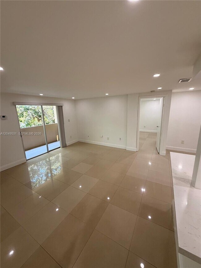 Building Photo - 2201 Brickell Ave