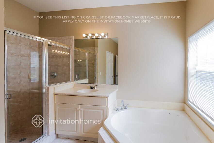 Building Photo - 6625 NW 113th Way