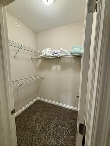 Building Photo - 2493 Sweet Home Rd