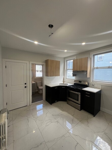 Building Photo - 577 13th Ave