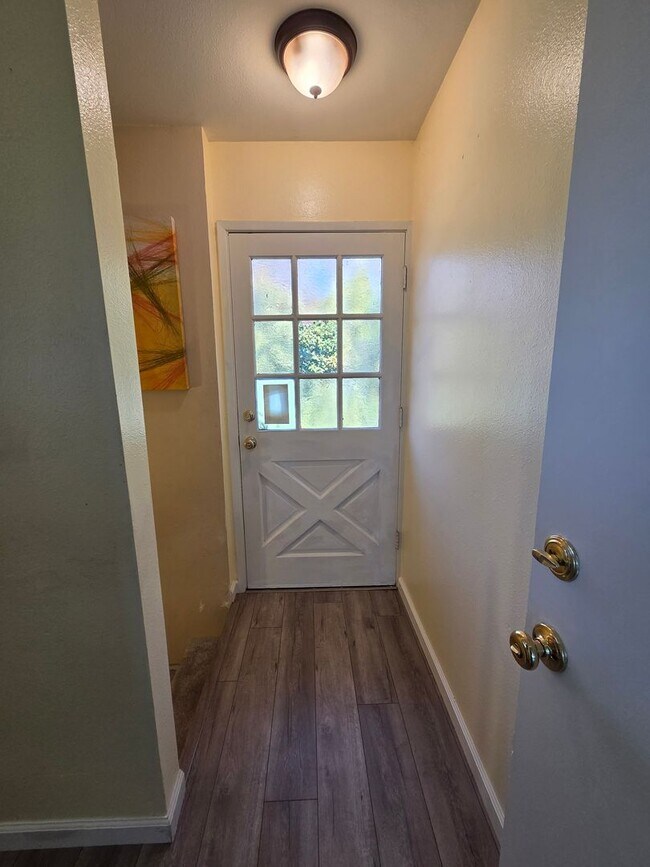Building Photo - 19090 Hollow Ln