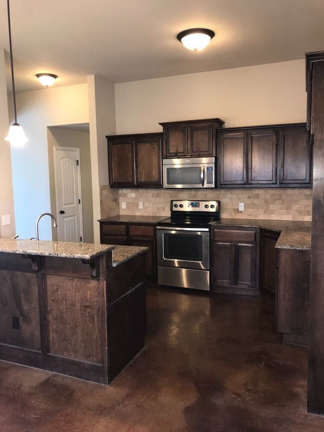 Building Photo - First Month Free! Great Location!