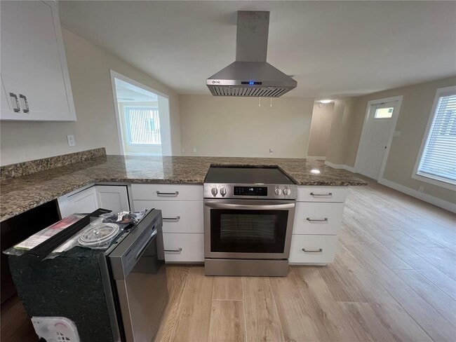 Building Photo - 421 Adams Ct NW