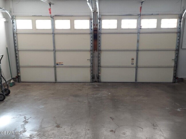 Building Photo - 5125 Sweetwater Dr