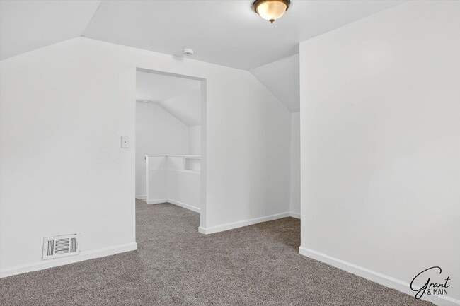 Building Photo - 3 bedroom bungalow - $1200