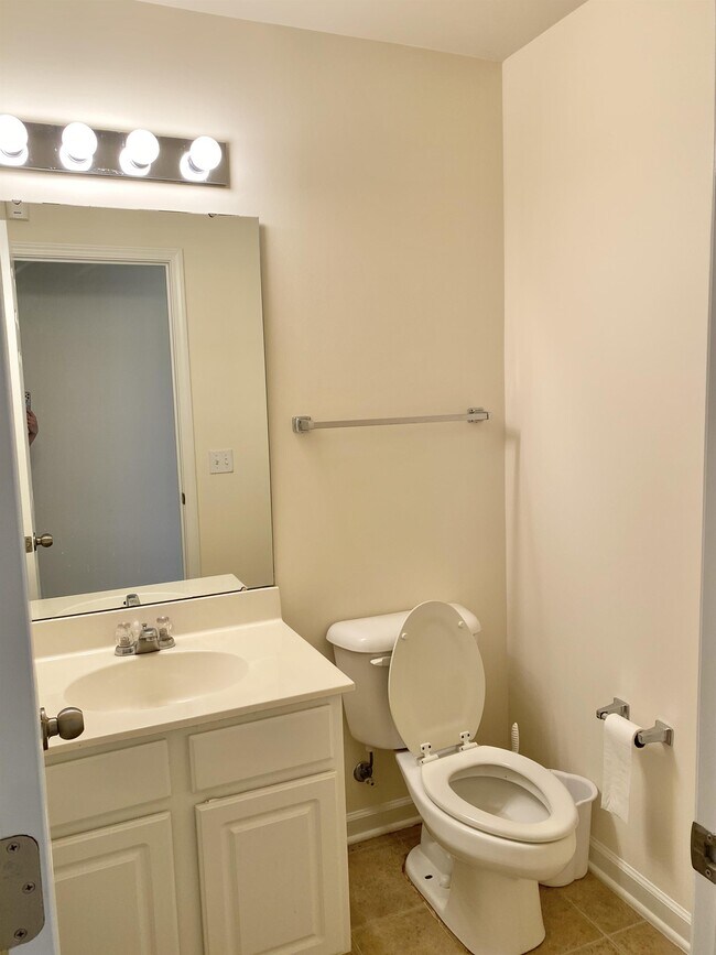 Building Photo - 19 Saluda Way