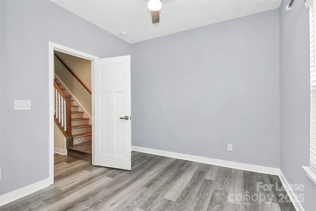 Building Photo - 228 Parkwood Ave