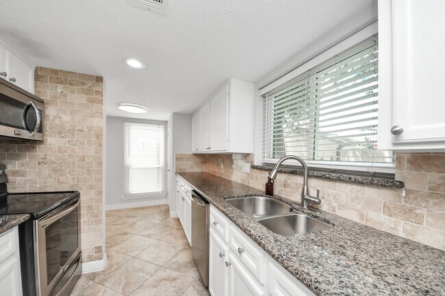 Building Photo - 742 Country Pl Dr