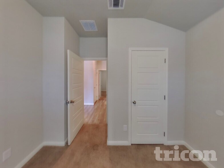 Building Photo - 13538 Paxton Blvd