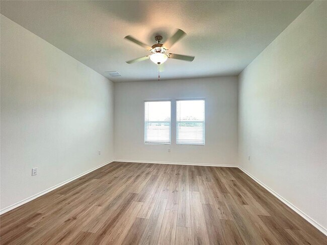 Building Photo - 10501 Steinbeck Dr