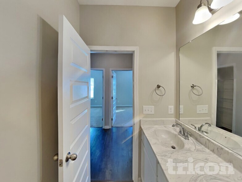 Building Photo - 741 Mitscher Dr