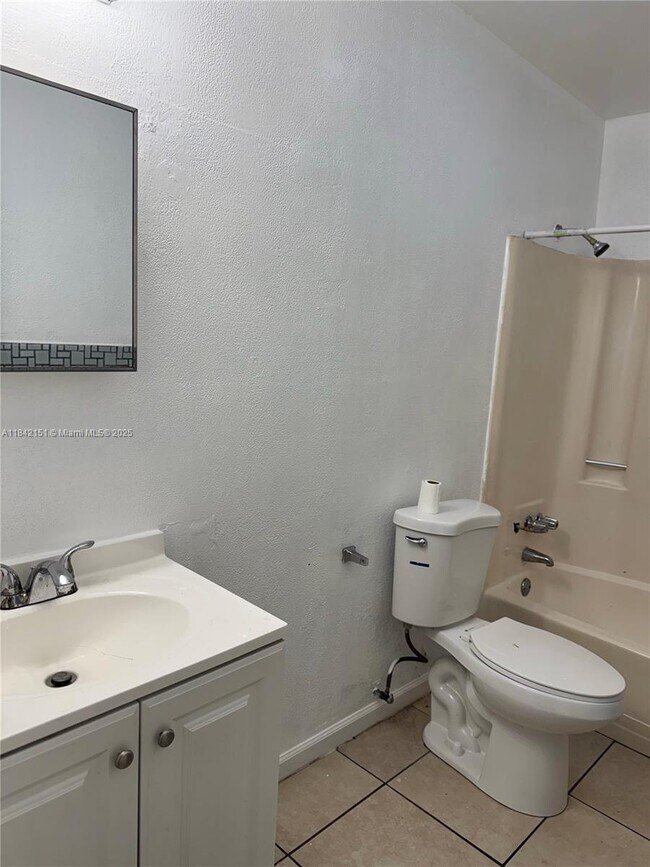 Building Photo - 717 SW 79th Ave