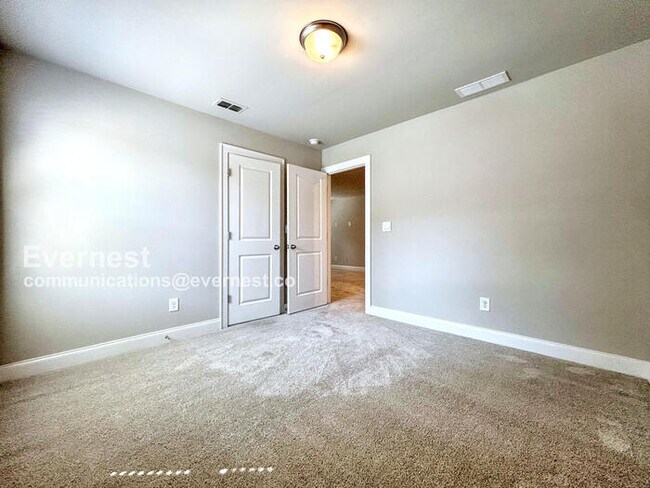 Building Photo - 662 Stately Dr