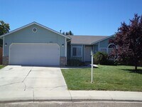 Building Photo - 611 Hampton Cir