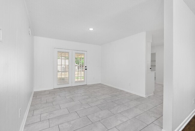 Building Photo - 3 bedroom, 2 bath recently renovated in Southaven