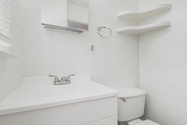 Building Photo - Newly Renovated - 3 Bed, 1.5 Bath Single-Family Home w/ Garage!!