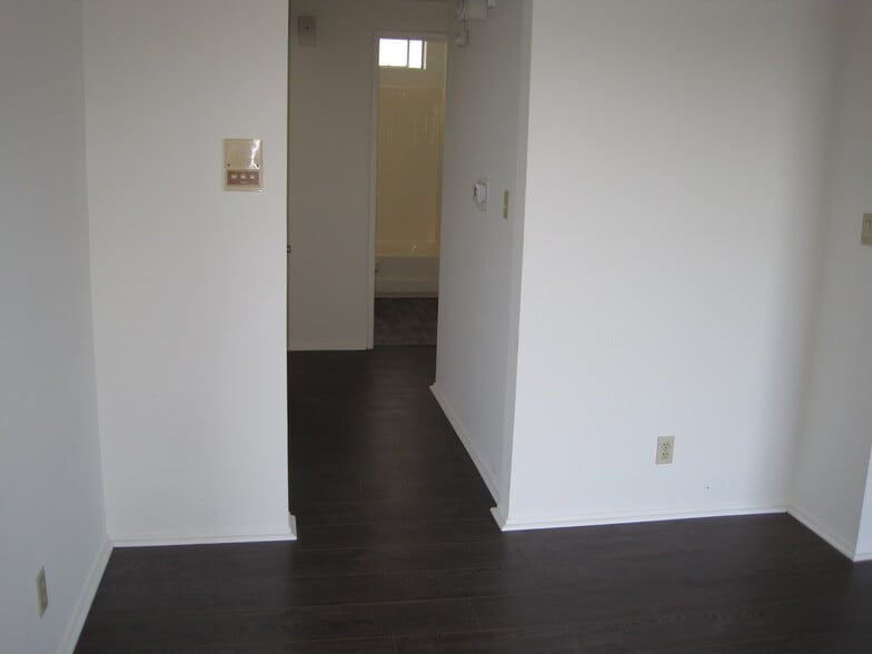 Building Photo - 11155 Aqua Vista St