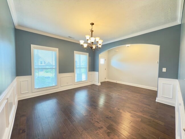 Building Photo - 532 Larkspur Dr