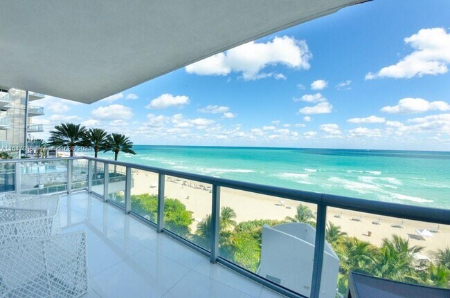 Building Photo - 17001 Collins Ave