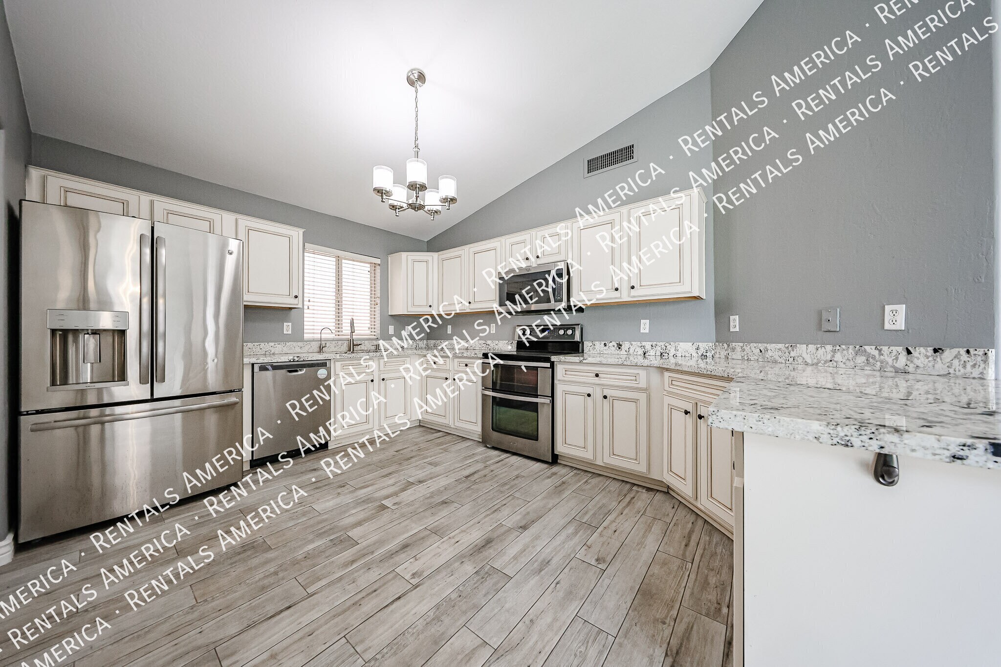 Building Photo - 4524 E Glenhaven Dr