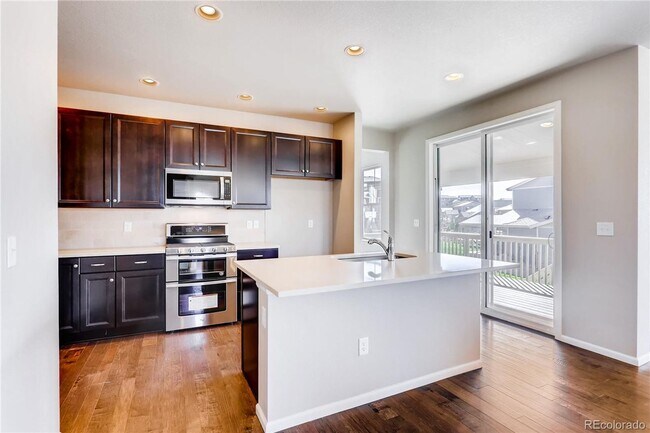 Building Photo - Elegant and spacious home with mountain vi...