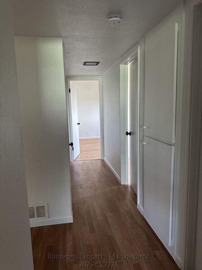 Building Photo - 601 Falcon Dr
